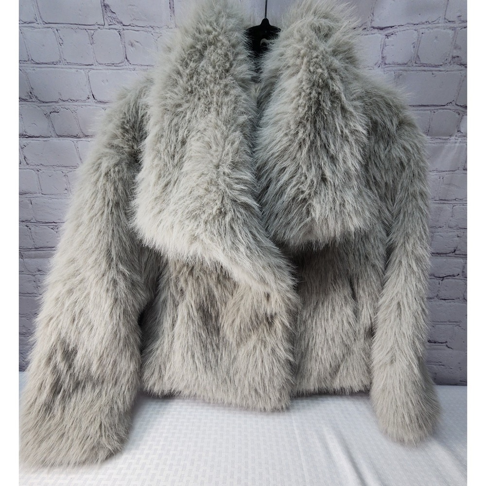 Trendy Light Gray Shaggy Faux Fur Cropped Jacket w/ Oversized Statement Collar-S
